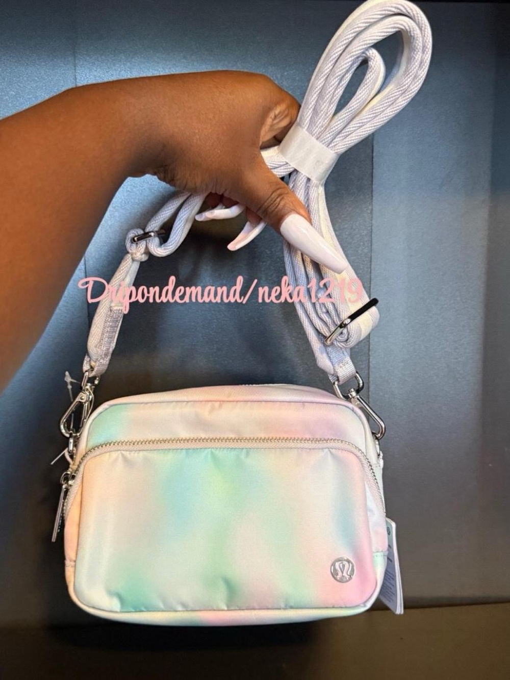 Lululemon Everywhere Crossbody Bag 2L Print Pride- Luminous Glow Mini Multi/Star - Picture 3 of 12